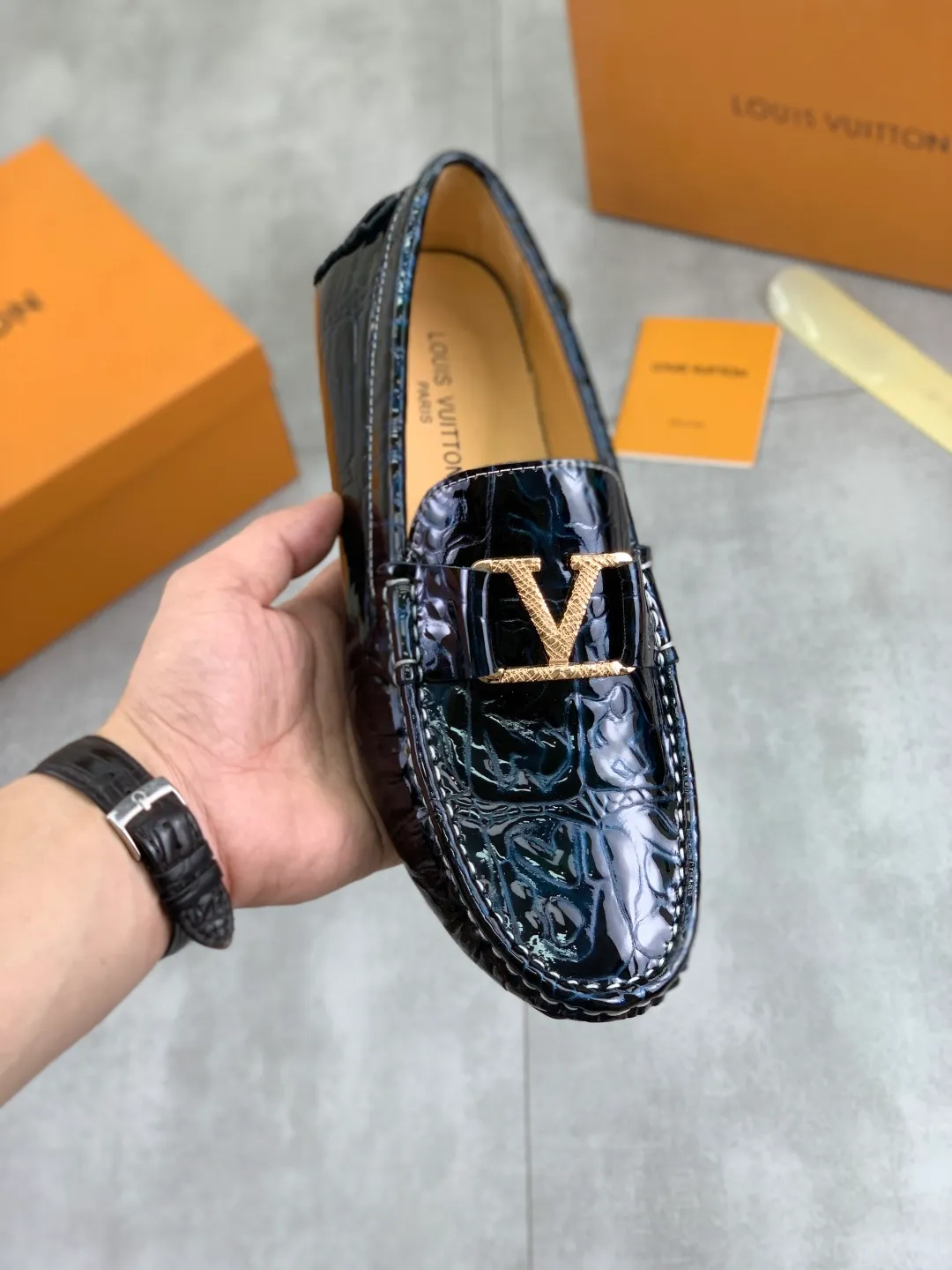 Men's men's shoes 💰P360💰【New style】🆘 🔥🆕【Louis Vuitton】LV Hong Kong high-quality beanie shoes. Loaf style for lazy people. This fabric is made of 🇮🇹 imported Italian first-layer cowhide➕full first-layer pigskin lining. The lining is more high-end. The original non-slip and wear-resistant rubber outsole is the only choice for driving. Size: 38-45. 4️⃣colors available.